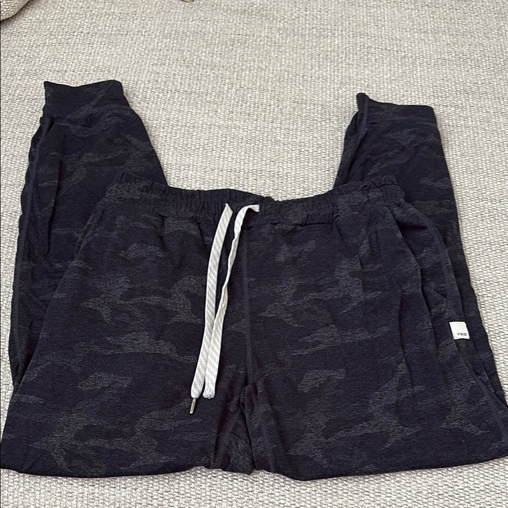 Vuori Performance Jogger - black camo